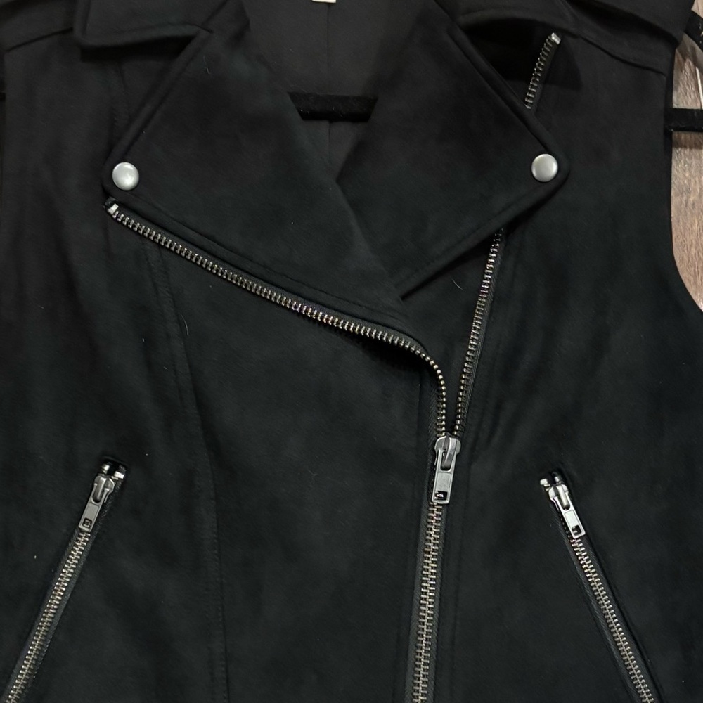 Philosophy back faux leather suede vest
Motorcycle Moto style. Worn once. Small - Picture 5 of 14